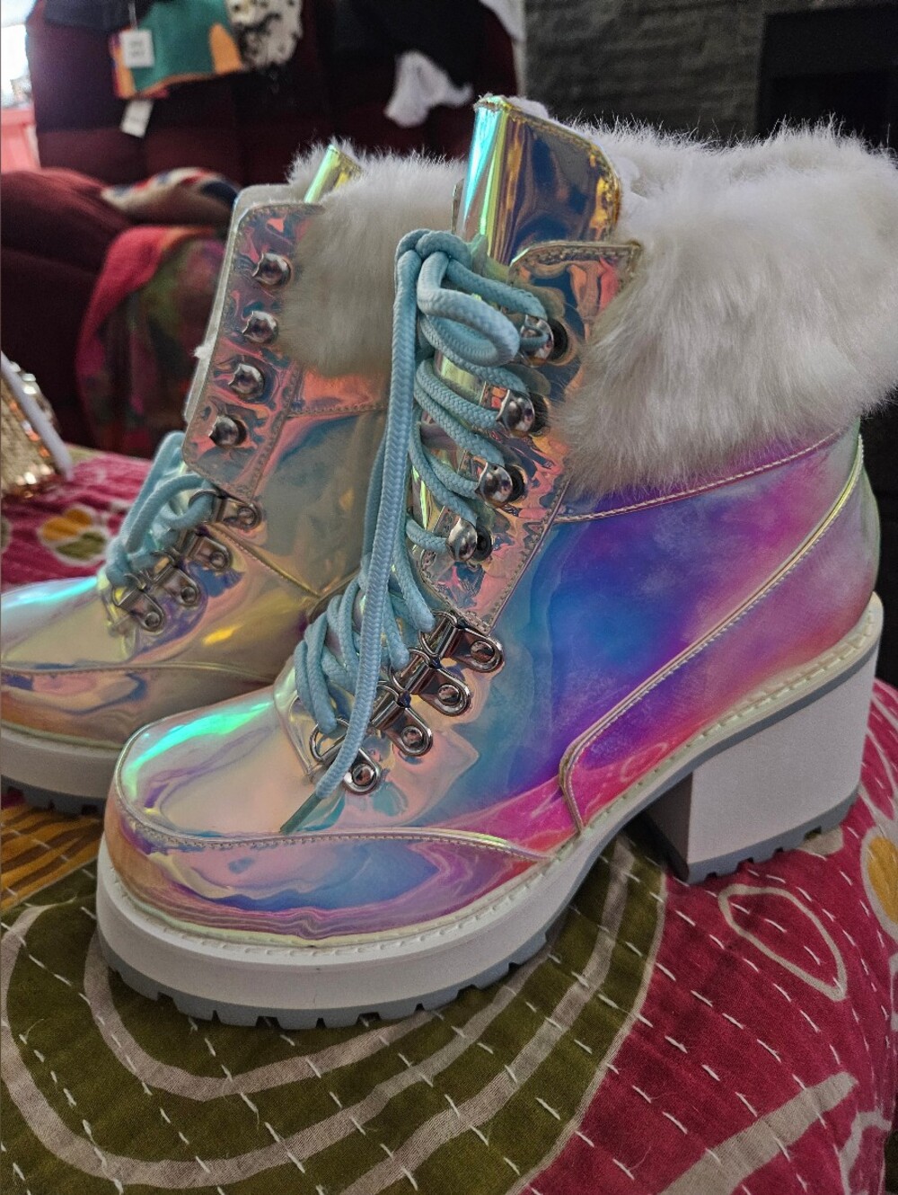 Iridescent Faux-Fur Holographic Heeled Boots - Blue